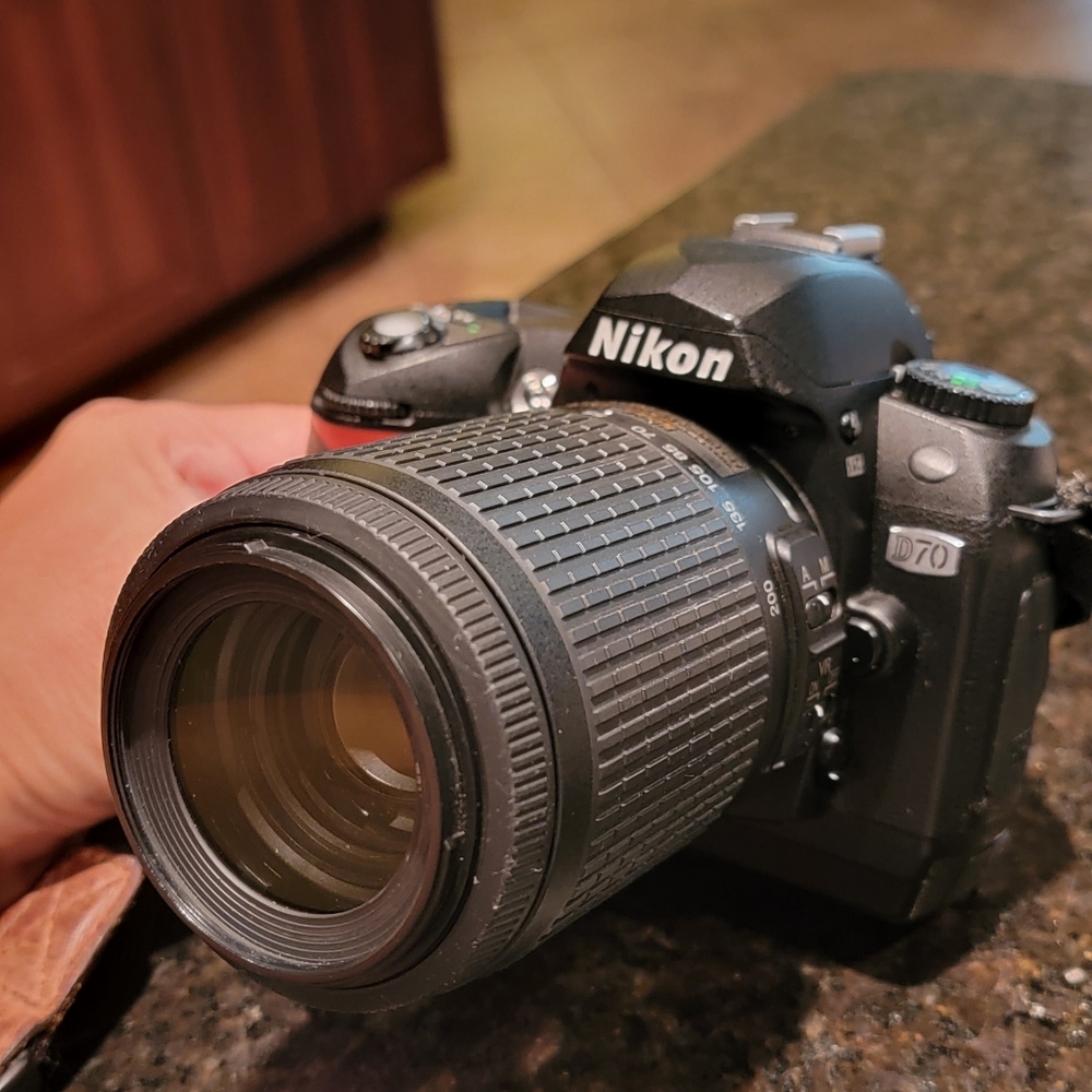 NIKON D70 NIKKOR 55-200 DSLR Camera